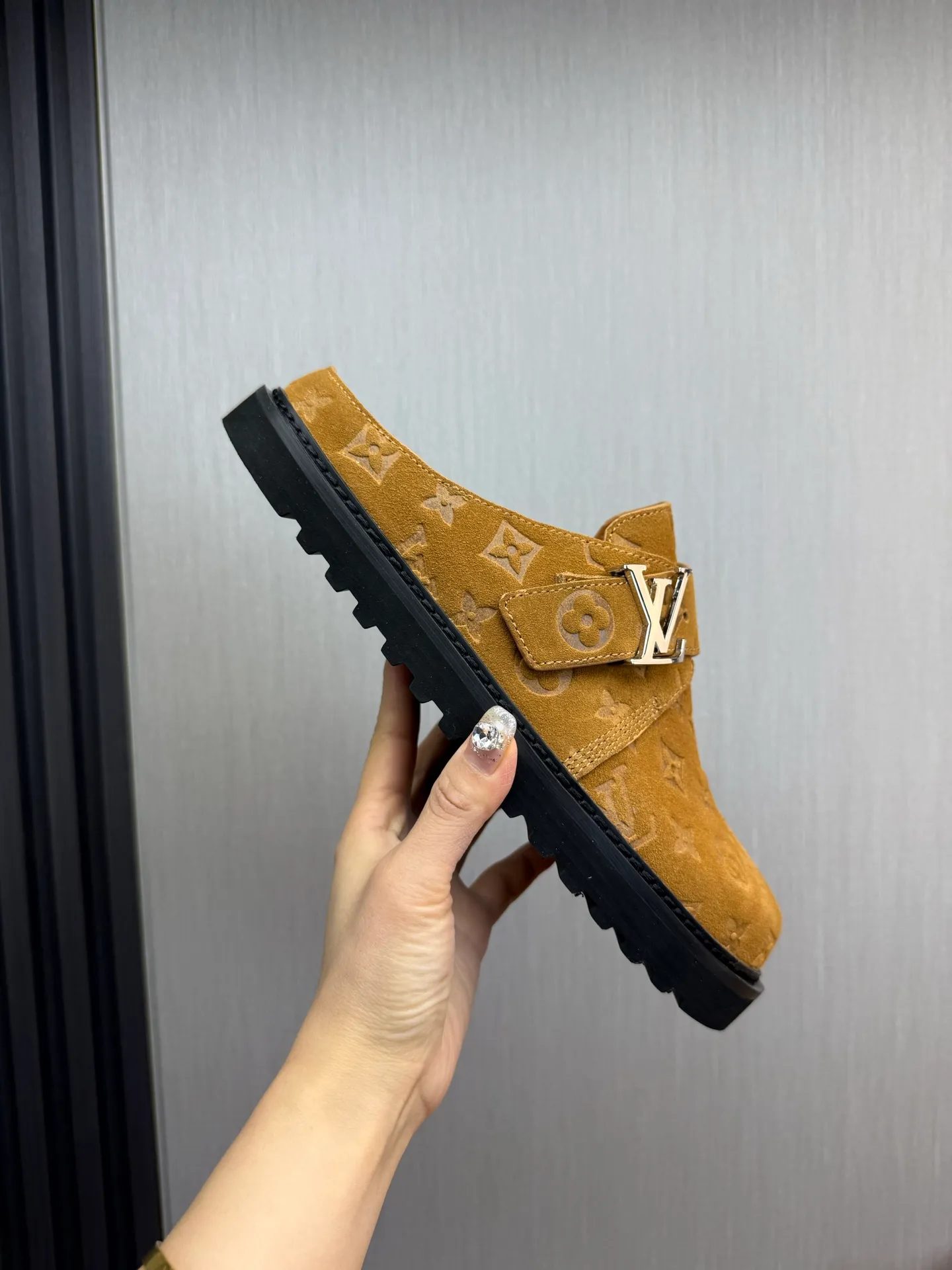 Men's men's shoes 460💰 Lv. Popular couple slippers hot sale🩷💚 🩴Official website one to one production 35-45 sizes 45 46 🉑️Customized!